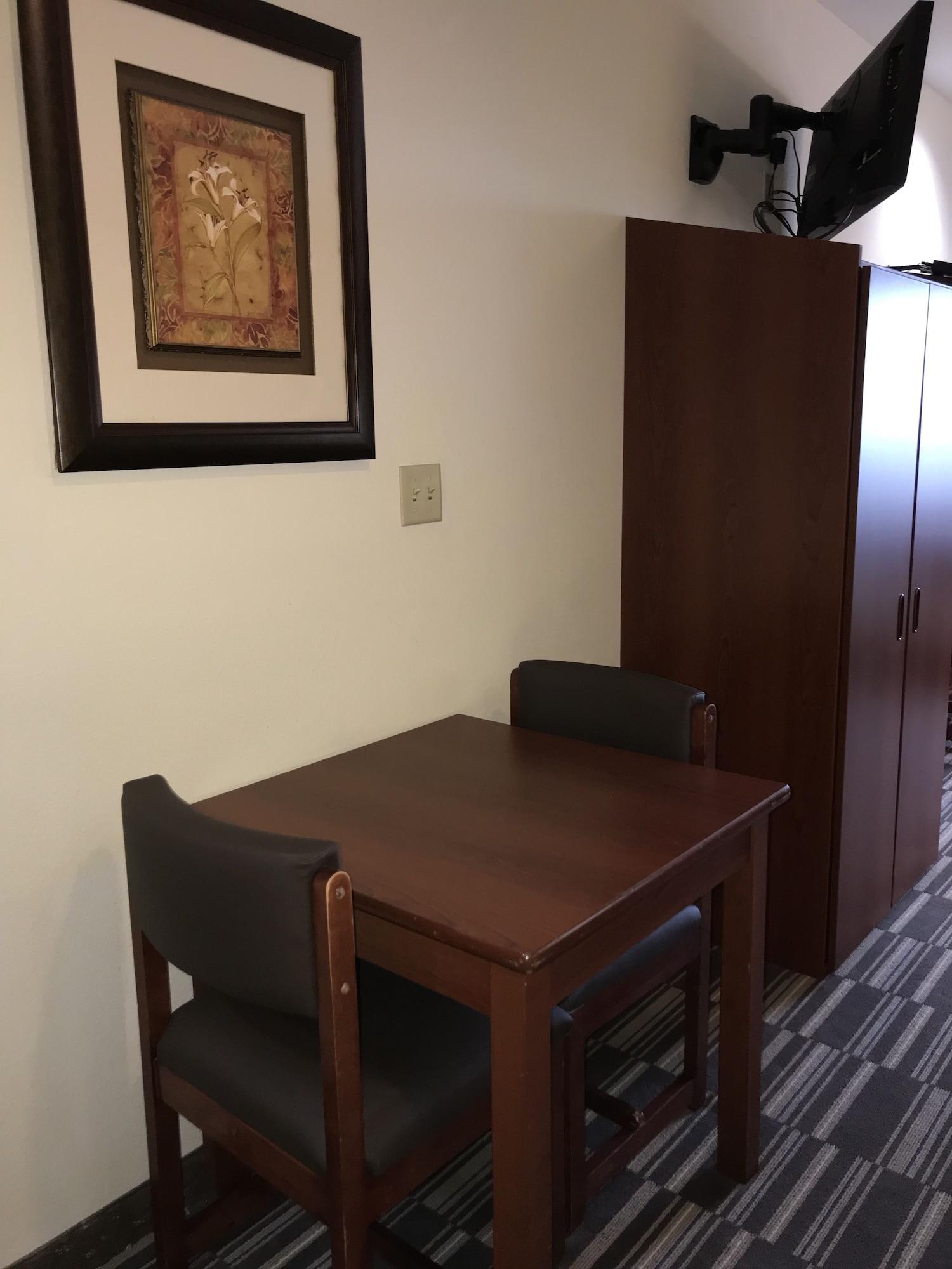 Microtel Inn & Suites By Wyndham Indianapolis Airport Εξωτερικό φωτογραφία