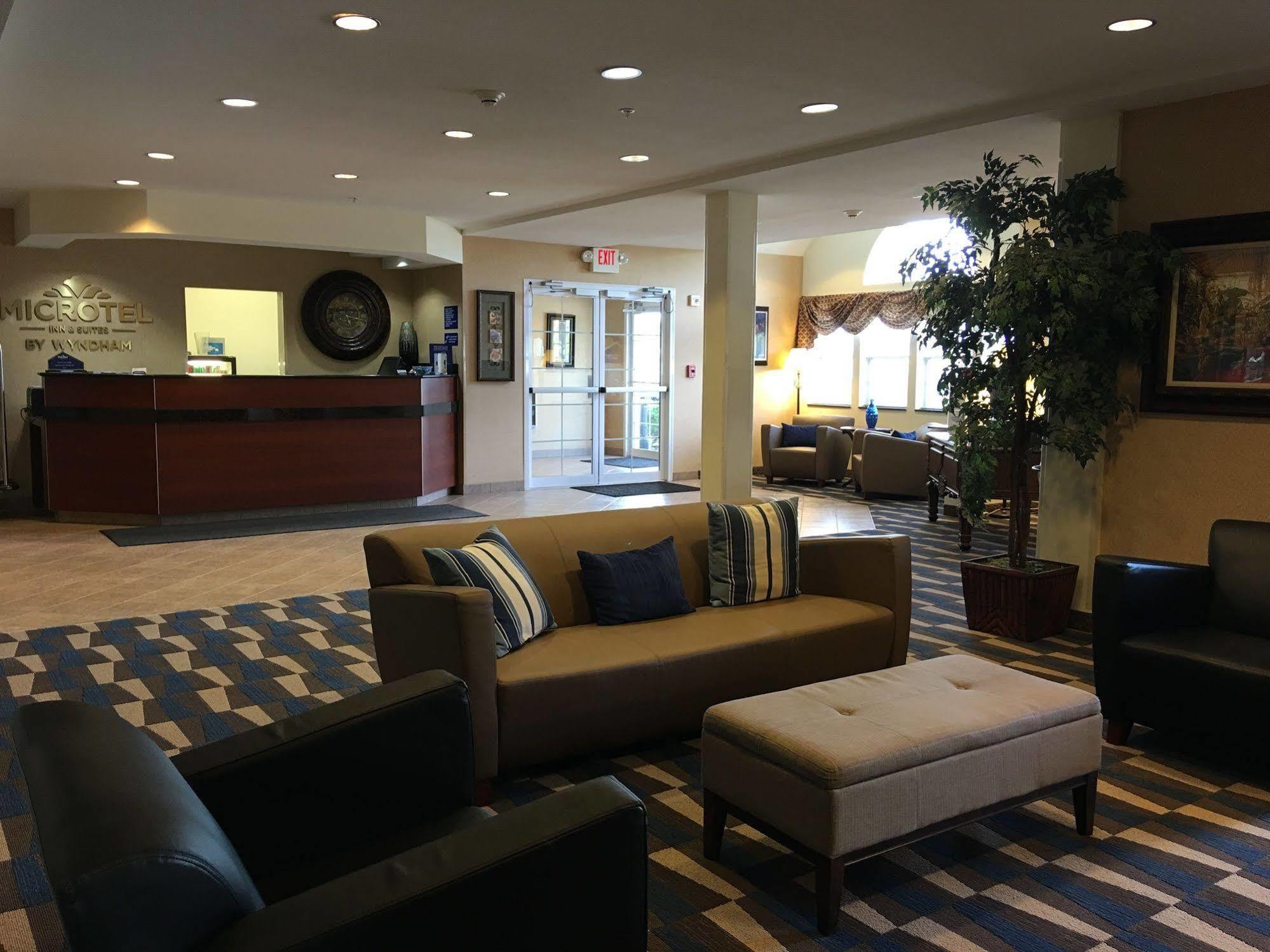 Microtel Inn & Suites By Wyndham Indianapolis Airport Εξωτερικό φωτογραφία